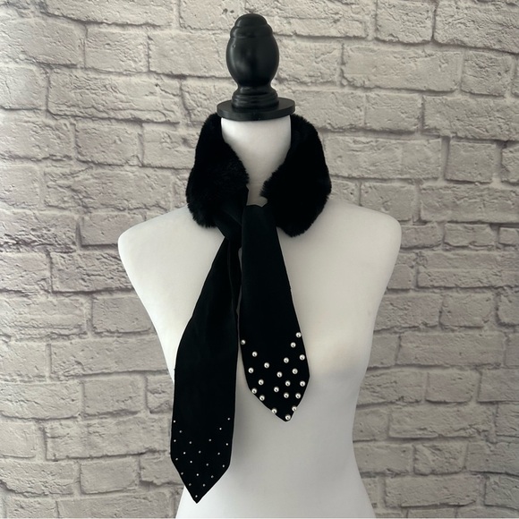Zara Accessories - Zara black faux fur collar scarf